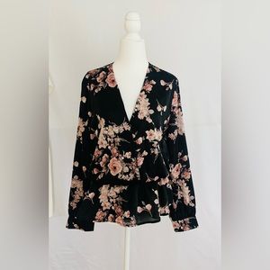 Olivia Grey Floral Lined Blouse. Size Small